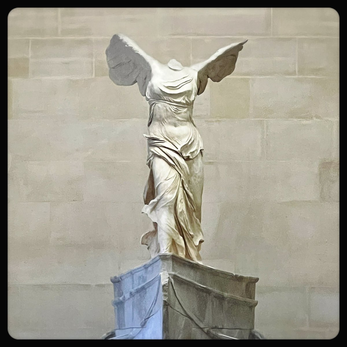 ultimate_kaiser's tweet photo. Immersed in art and history at the iconic Louvre…from the enigmatic smile of Mona Lisa to the breathtaking beauty of the Winged Victory of Samothrace, every stroke of brush and chisel mark exuded a sense of awe-inspiring creativity. #Louvre #PrivateTour #ArtLovers #TheUltimateKaiser #Paris

#daughtertime #familytime #buildingnemories #traveltheworldtogether #theultimatekaiser