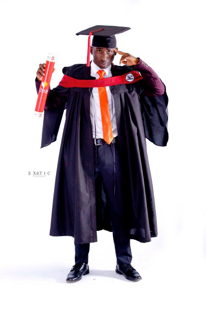 mwala99's tweet photo. We made it! @unam_na 🙏🏻🎓💯 https://t.co/m4JyxVx4Iz