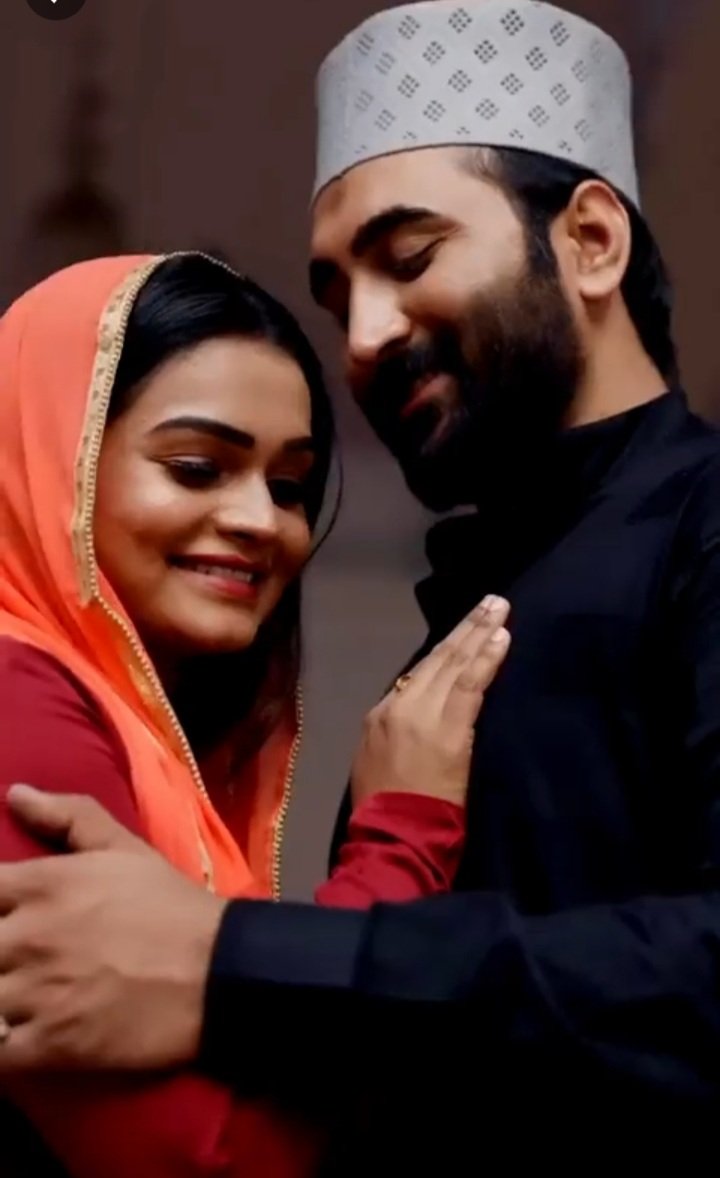 VarunKrRana's tweet photo. Muslim boy removing bindi, draping her head and converting her without any shame! 

They will still vociferously claim via cringey sermons and cliched messages of harmony and diversity that love has no religion ! https://t.co/s3JgINXxUD