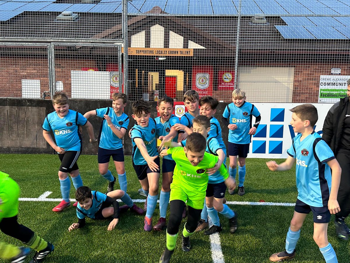 LLFCAcademy's tweet photo. ⚽ U11S VICTORIOUS AT CREWE!⚽

Our U11s travelled to Crewe for a friendly and came away with a 4-3 win! 💪🤝 Superb effort lads!🙌💪

Not sure what happened with the team photo though!😂😂

#llandudno #llandudnofc #academy #keepthefaith https://t.co/AUsbkEaU7G