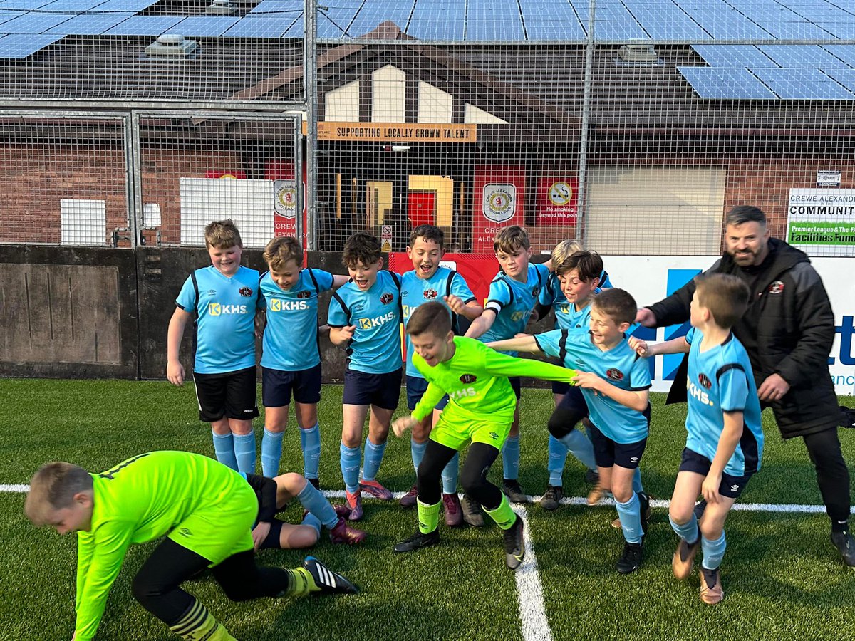 LLFCAcademy's tweet photo. ⚽ U11S VICTORIOUS AT CREWE!⚽

Our U11s travelled to Crewe for a friendly and came away with a 4-3 win! 💪🤝 Superb effort lads!🙌💪

Not sure what happened with the team photo though!😂😂

#llandudno #llandudnofc #academy #keepthefaith https://t.co/AUsbkEaU7G