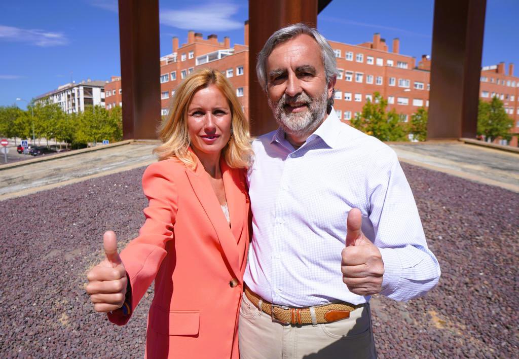 RocioGAlcantara's tweet photo. 🔵Experiencia, buena gestión, conciliador y responsable.

💙Gracias @PSalazarGordon por formar parte del equipo que devolverá el dinamismo a #Alcobendas 

👉🏻Con Pablo #GanaAlcobendas https://t.co/CDaqvGMiLU