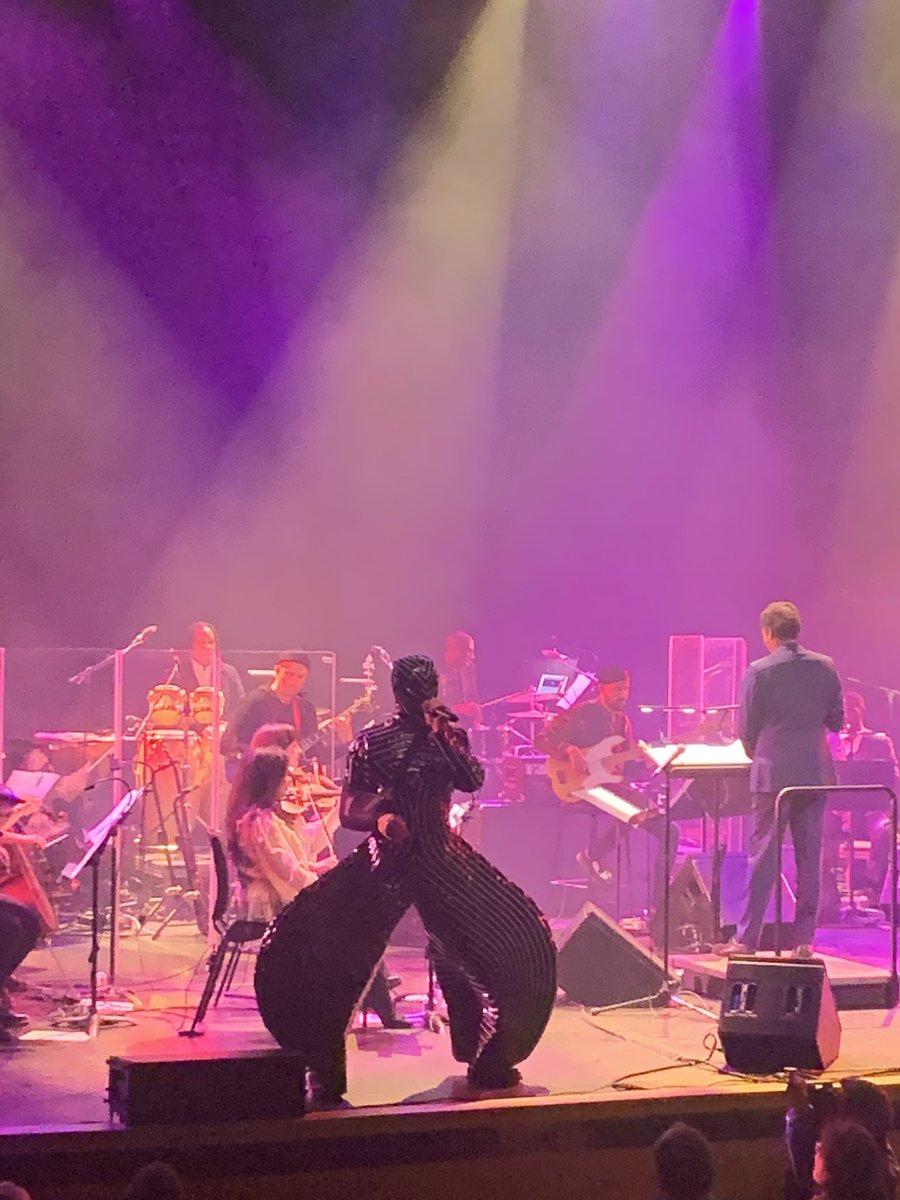 Hunkydory1's tweet photo. strange un-cohesive night of tribute to Aladdin Sane the album, at the Southbank, what were they thinking ? @southbanklondon https://t.co/H7Z1TFvpCs