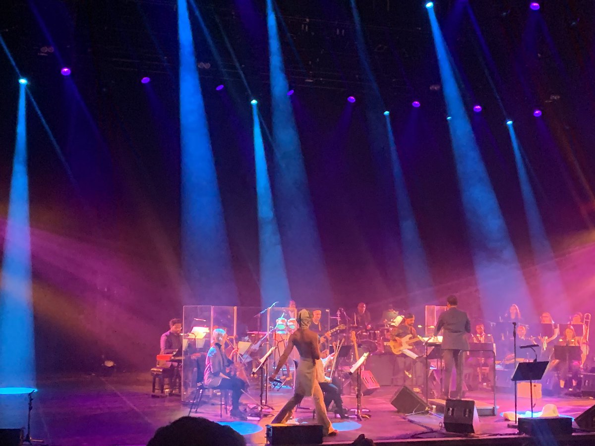 Hunkydory1's tweet photo. strange un-cohesive night of tribute to Aladdin Sane the album, at the Southbank, what were they thinking ? @southbanklondon https://t.co/H7Z1TFvpCs