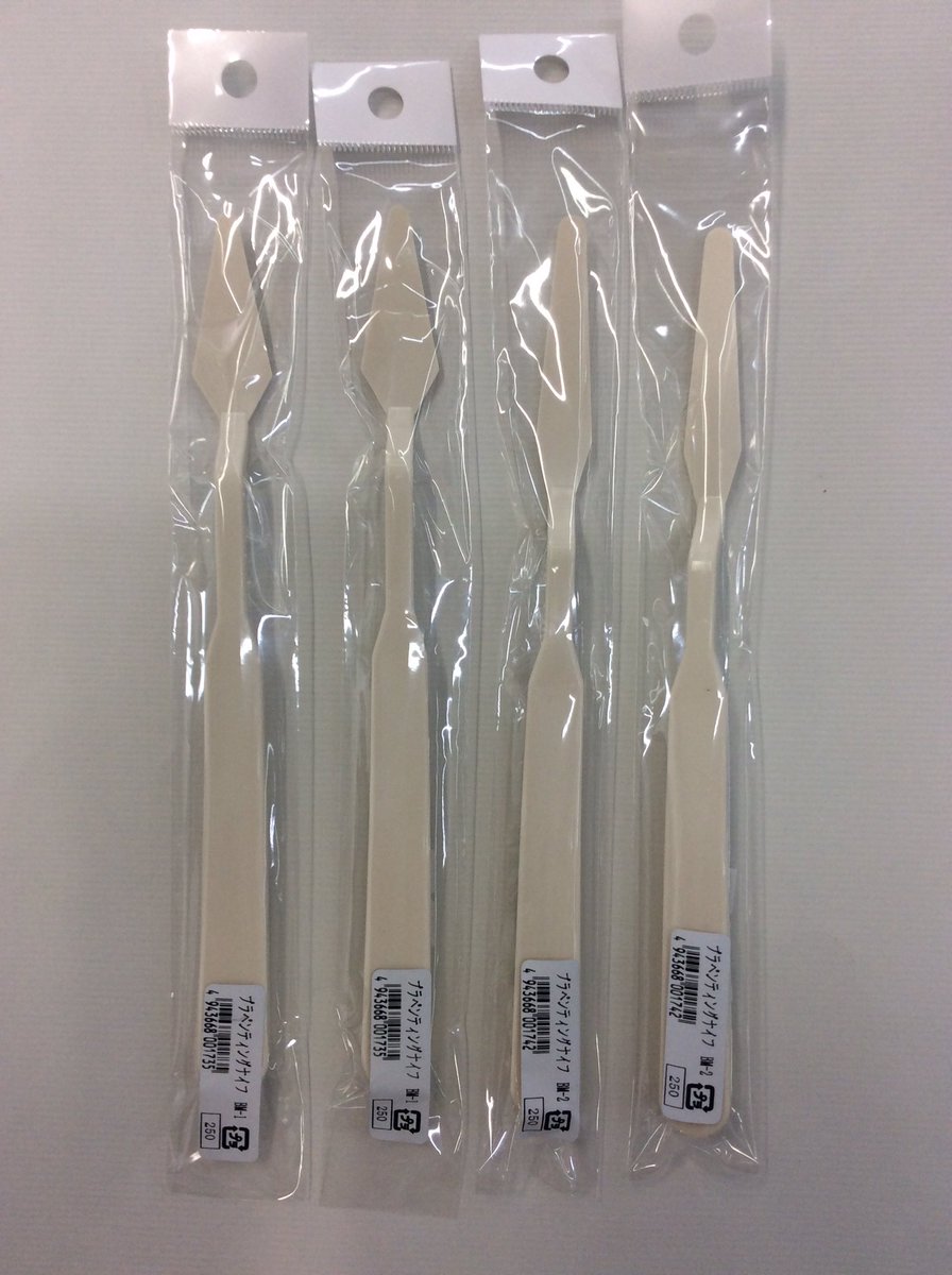 fuyodo_'s tweet photo. ＃名村大成堂  さんより
魅力的なプラペンティングナイフが入荷しました✨
適度なコシの強さをもったスタンダードタイプと、
しなりを重視した長刃タイプの2種類です
プラスチック原料に微細な紙パウダーを
混成させた新素材！東京未来素材です✨
安価なので一度お試しあれ✨＃富士宮  ＃画材 https://t.co/bQLdiBDQyo