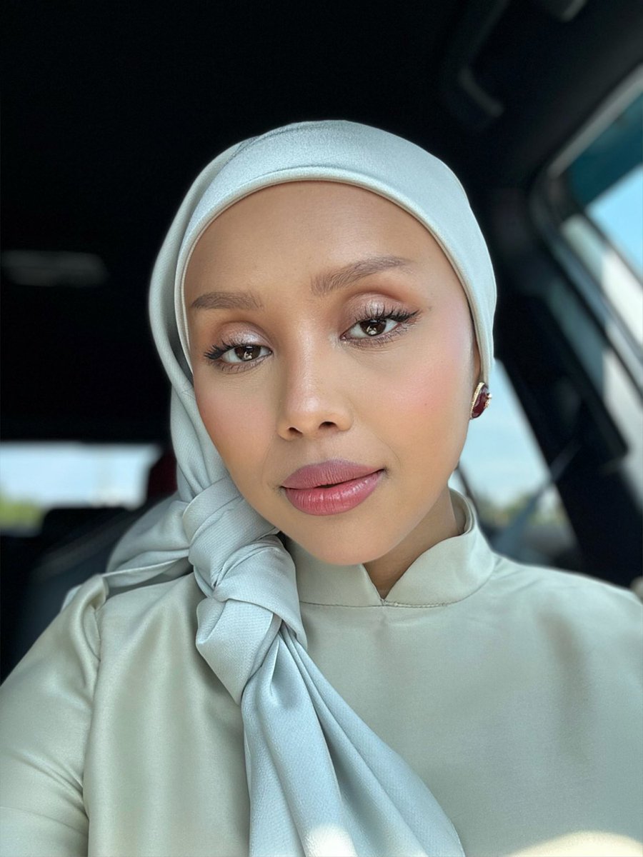 Selamat hari raya. Drop your raya selfie!