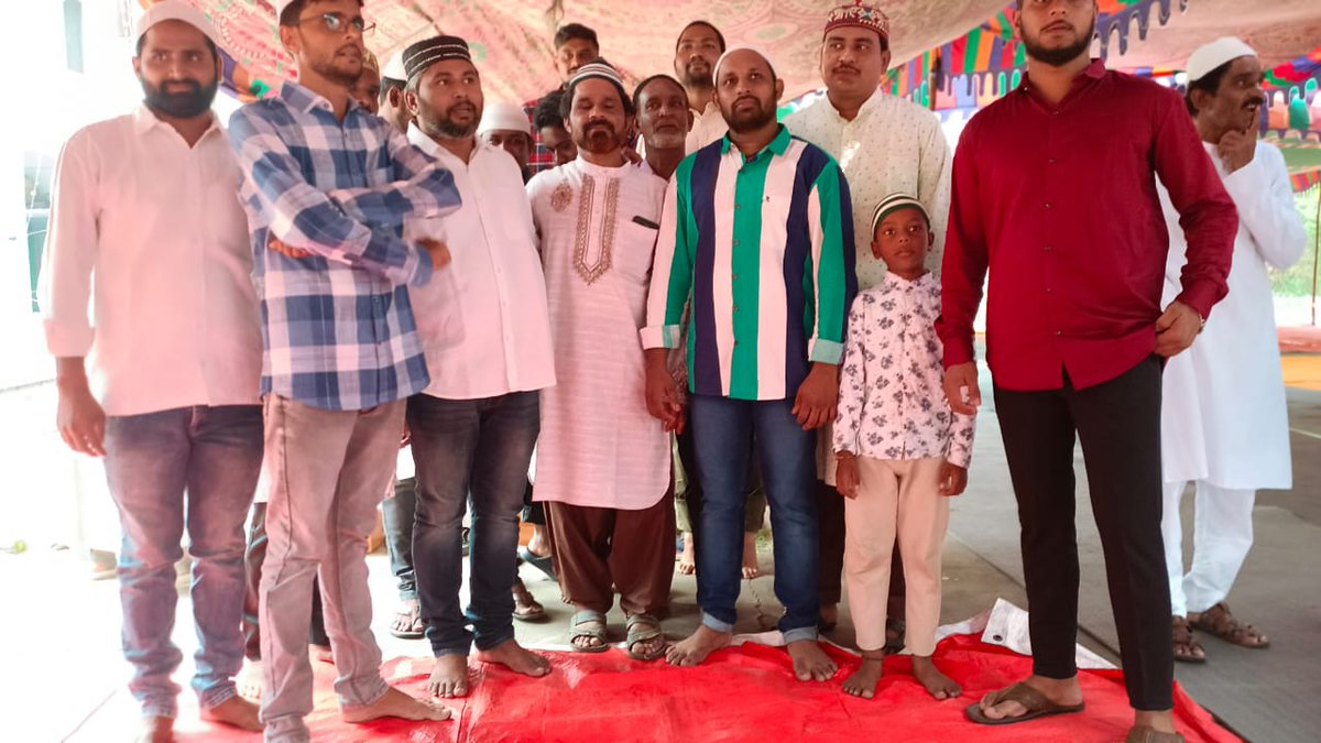 Senani_Sainyam's tweet photo. రంజాన్ పండుగ సందర్భంగా ఆమదాలవలస నియోజకవర్గం ఇంచార్జ్ @JSPRamMohan గారు మసీద్ కి వెళ్లి ముస్లిం సోదరులకు శుభాకాంక్షలు తెలియజేశారు అంతరం ఇఫ్తార్ విందుకి రఫీ, జిలాని , ఆహ్వానం మేరకు విందులో  పాల్గున్నారు.. https://t.co/CLuWaWhyJx