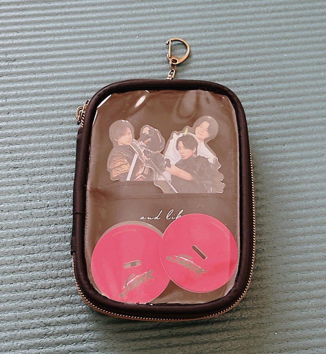 ytyi17's tweet photo. 注文してたアクスタケース届いた❤️いい感じ😍😍😍このまま帝劇に連れて行きます🫶
#andlike https://t.co/y5yVdzzvud