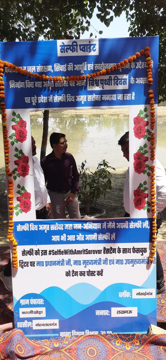 NGosaiganj's tweet photo. #SelfieWithAmritSarovar
@myogiadityanath @kpmaurya1 @narendramodi @Prerna_UPSRLM https://t.co/0yvvS9Der9