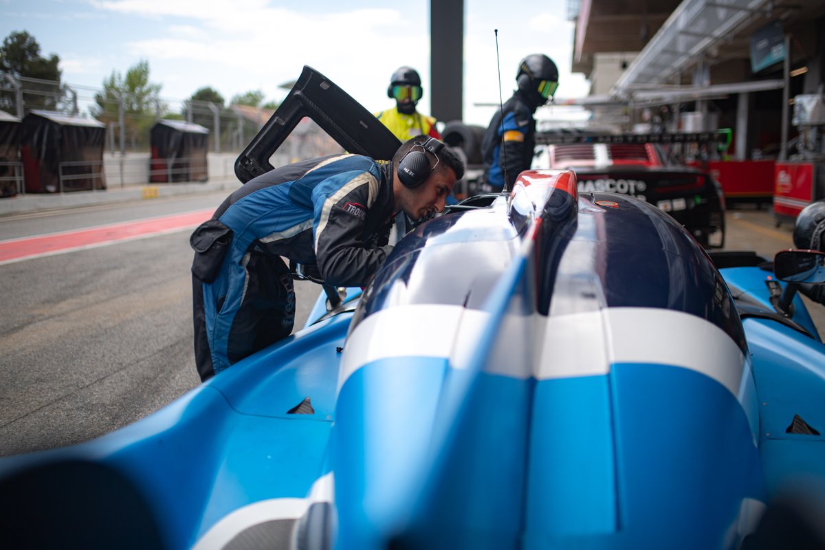 GraffRacing's tweet photo. Good morning, it's race day in @LeMansCup !
Tune in at 12:55 for qualifying and 17:30 for the first race of the season 🏎️

Live 👉https://t.co/uTMoNnbJ5H

#LeMansCup #Barcelonaround #Graff https://t.co/TxBR2oIwle