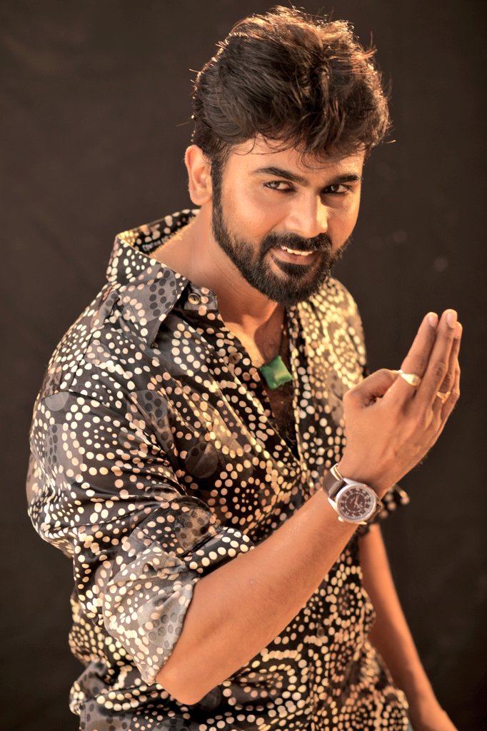ashokactor_akb's tweet photo. EID MUBAARAQ🤲
Wishing goodness & blessings for U & all in the family
Ameen🌹
Warmth & Prayers,
From-
U may Call me Ashok / Ashfaq
or
Salim #ChithiramPesudhadi2
Ibbu #GangsOfMadras
Whatever the name,religion,blahblah
Its the ❤️ that matters
& in some cases - the Biriyani too😃 https://t.co/YX2LDROujy