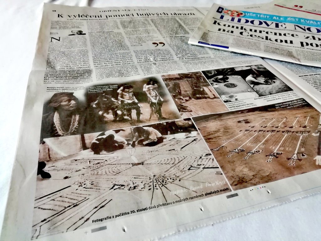 martinrychlik's tweet photo. 🗞️ V sobotních LN #Orientace píšu o léčených obrazcích z písku (iikááh, #sandpaintings), které vytvářeli indiánští #Navahové. Technikou i silou výrazu inspirovaly třeba Jacksona Pollocka! 📸 E. S. Curtis, Wellcome Trust #Etno https://t.co/2EW7PwX8sQ