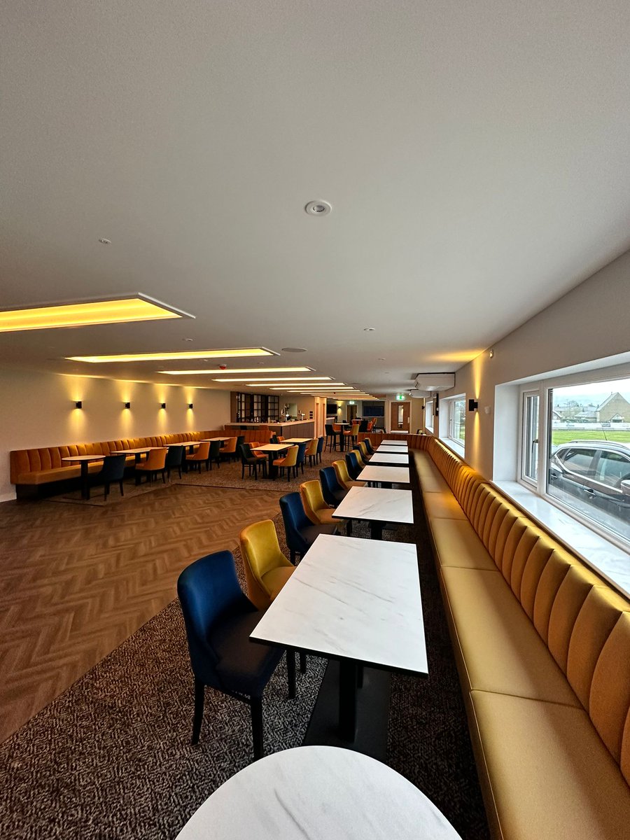 DarwenCC's tweet photo. We're open for business 🗼

After a lot of hard work by all involved, our new clubhouse is complete and we think it looks pretty amazing 😍

Come down and check it out today as we host the 3rd XI followed by showing Blackburn Rovers vs Preston North End from 5:30pm https://t.co/BpnBdk08iI