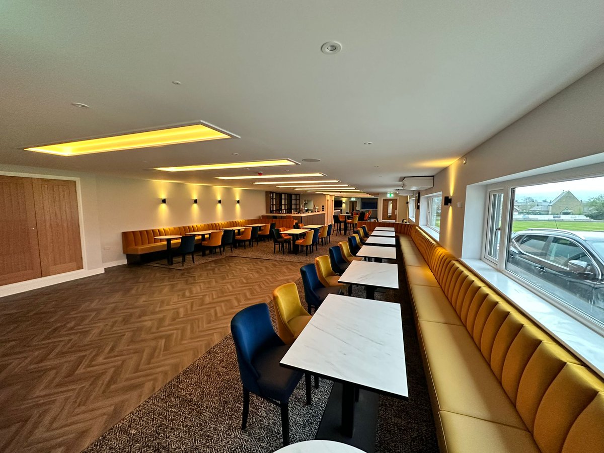 DarwenCC's tweet photo. We're open for business 🗼

After a lot of hard work by all involved, our new clubhouse is complete and we think it looks pretty amazing 😍

Come down and check it out today as we host the 3rd XI followed by showing Blackburn Rovers vs Preston North End from 5:30pm https://t.co/BpnBdk08iI