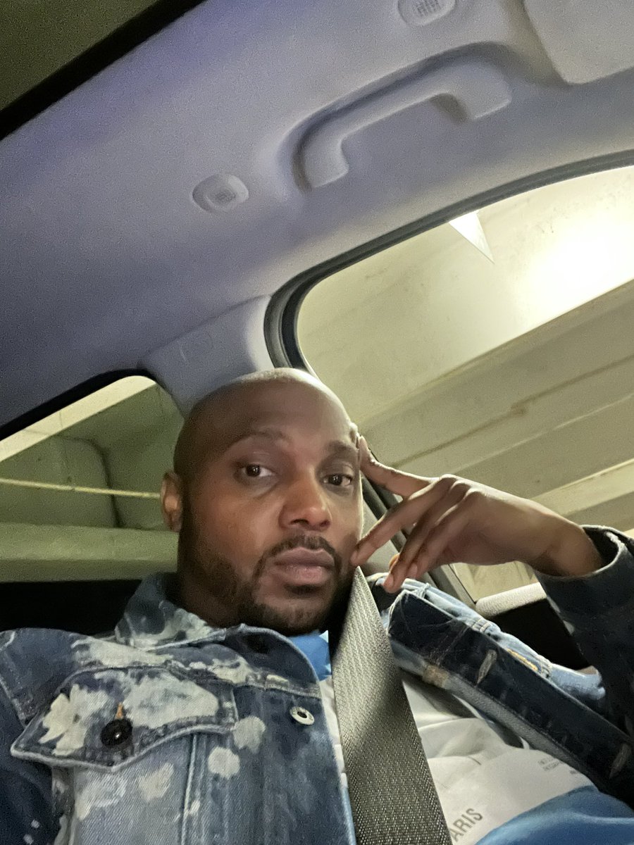 SynceredaSaint's tweet photo. Iβm still up bored sitting in my truck!!!! Somebody talk to me!!! #Atlanta #twitterafterdark #contentcreators #adultworkers https://t.co/kfJXxLex5O