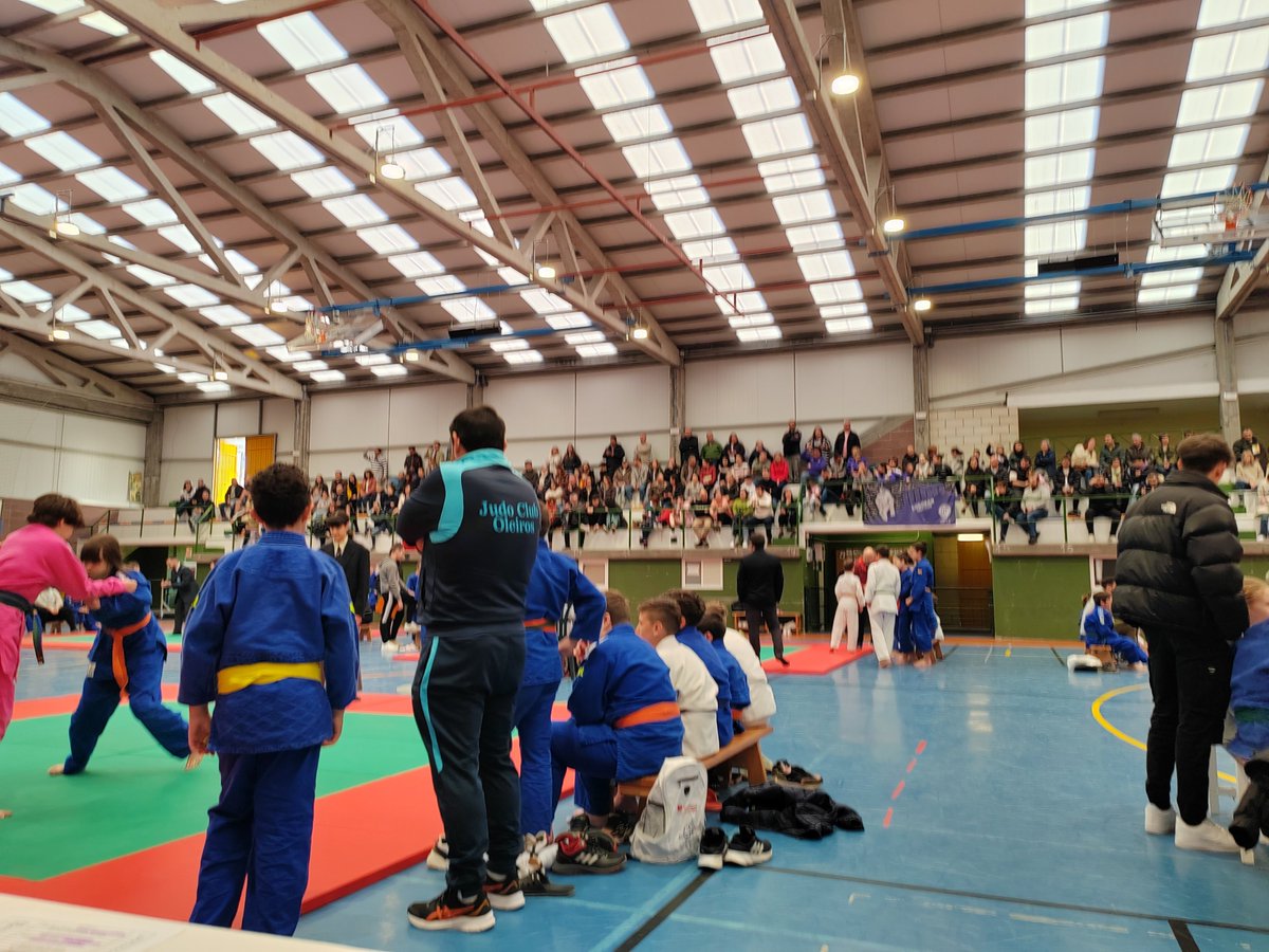 JudoClubOleiros's tweet photo. Da comenzo a última Xornada da Liga @ConcelloOleiros 2023 gran afluencia de familias #Canide #Judo #Deportes https://t.co/8vIfs1U8OZ