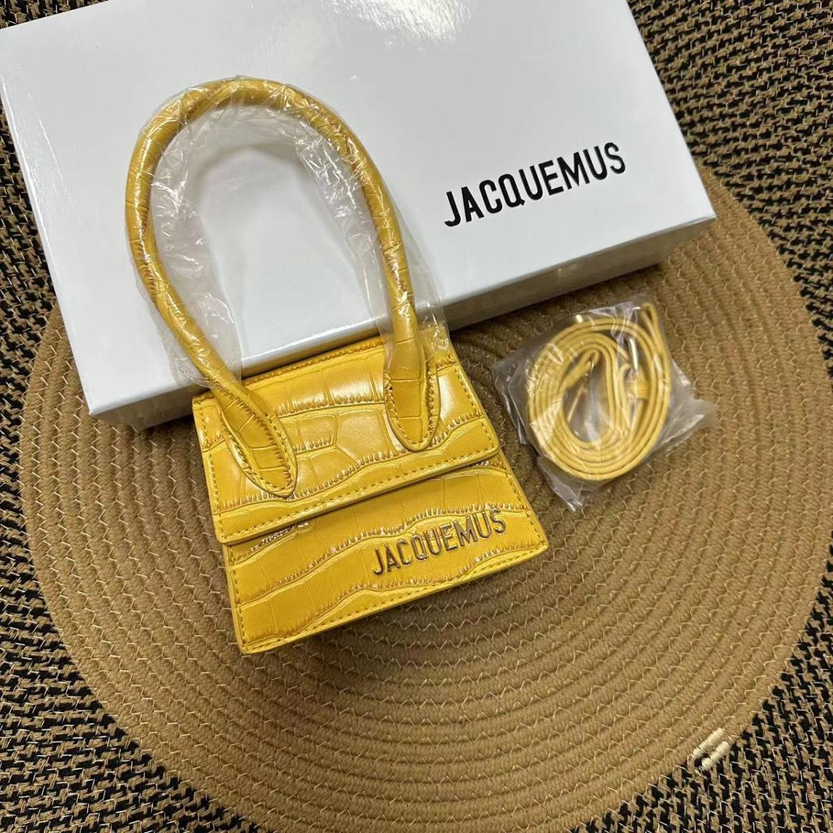 Sohrabb229's tweet photo. 👜US$38.82 Reps Crocodile Mini Crossbody Bag🥳
✨
✨
💗Type: Small Square Bag
💗Popular Elements: Letter
💗Style: Minority
💗Closed Way: Magnetic Buckle
🍥
🍥
#repsbags #crossbodybags #womenbags #repscrossbodybags #repsJacquemusbag #fauxbags #fakebags #handbags #babareplica https://t.co/Diq8n4Qpjj