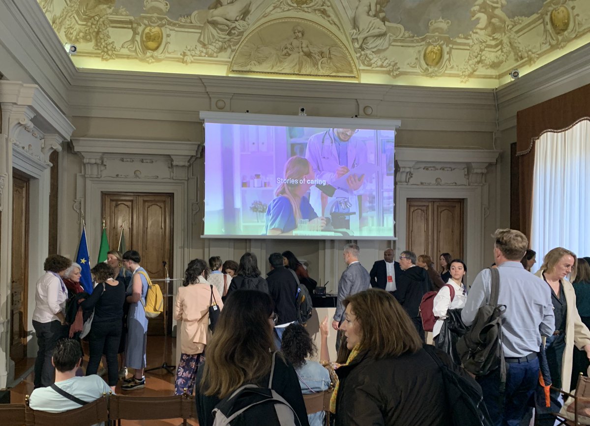 IsabelUemmel's tweet photo. Bits and pieces after day 2 at #ijf23: 

❤️ This pic made me happy - after the panel for Constructive Female Founders so many women came up to talk to the speakers. I really hope they develop ideas and find financing: Only 2% of the VC funding in Europe goes to female founders. https://t.co/l0EpUd52pi