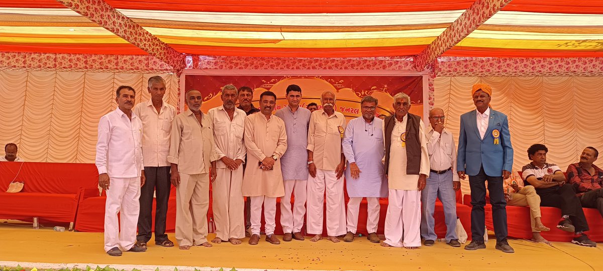 RaviNamori's tweet photo. મંગવાણા તા.નખત્રાણા-કચ્છ મધ્યે શ્રી અખિલ ભારતીય ચારણ (ચારણીયા) જનરલ સમાજ દ્રારા સમૂહ-લગ્ન માં ઉપસ્થીત રહી ને નંવ-દંપતિ ને શુભકામના પાઠવી.. https://t.co/HcOMn1k7PD