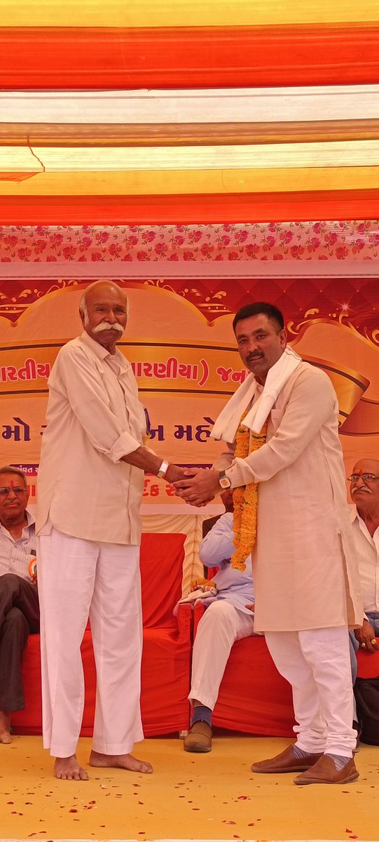 RaviNamori's tweet photo. મંગવાણા તા.નખત્રાણા-કચ્છ મધ્યે શ્રી અખિલ ભારતીય ચારણ (ચારણીયા) જનરલ સમાજ દ્રારા સમૂહ-લગ્ન માં ઉપસ્થીત રહી ને નંવ-દંપતિ ને શુભકામના પાઠવી.. https://t.co/HcOMn1k7PD