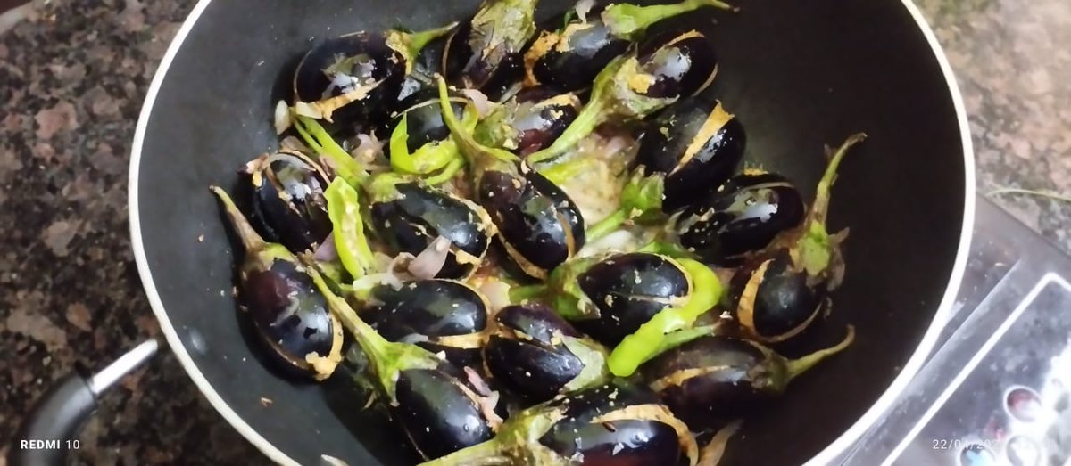 moumideychowdh1's tweet image. Guess the dish..👀