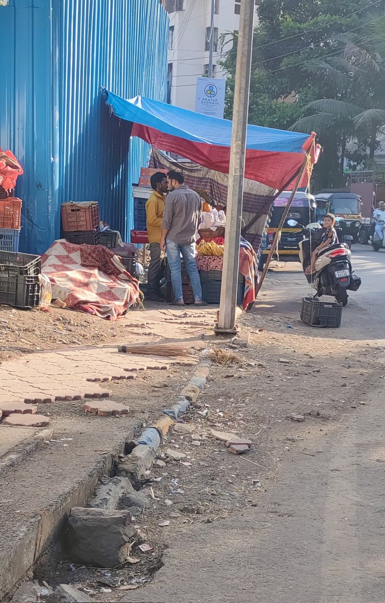 QueenofThane's tweet photo. Dear @TMCaTweetAway pls repair the footpaths of road at Parijat Gardens, kasarwadavali petrol pump to Rosa Gardenia, behind hypercity mall, Ghodbunder road, also remove the encroachments too. #thane https://t.co/WLMz5H0osI