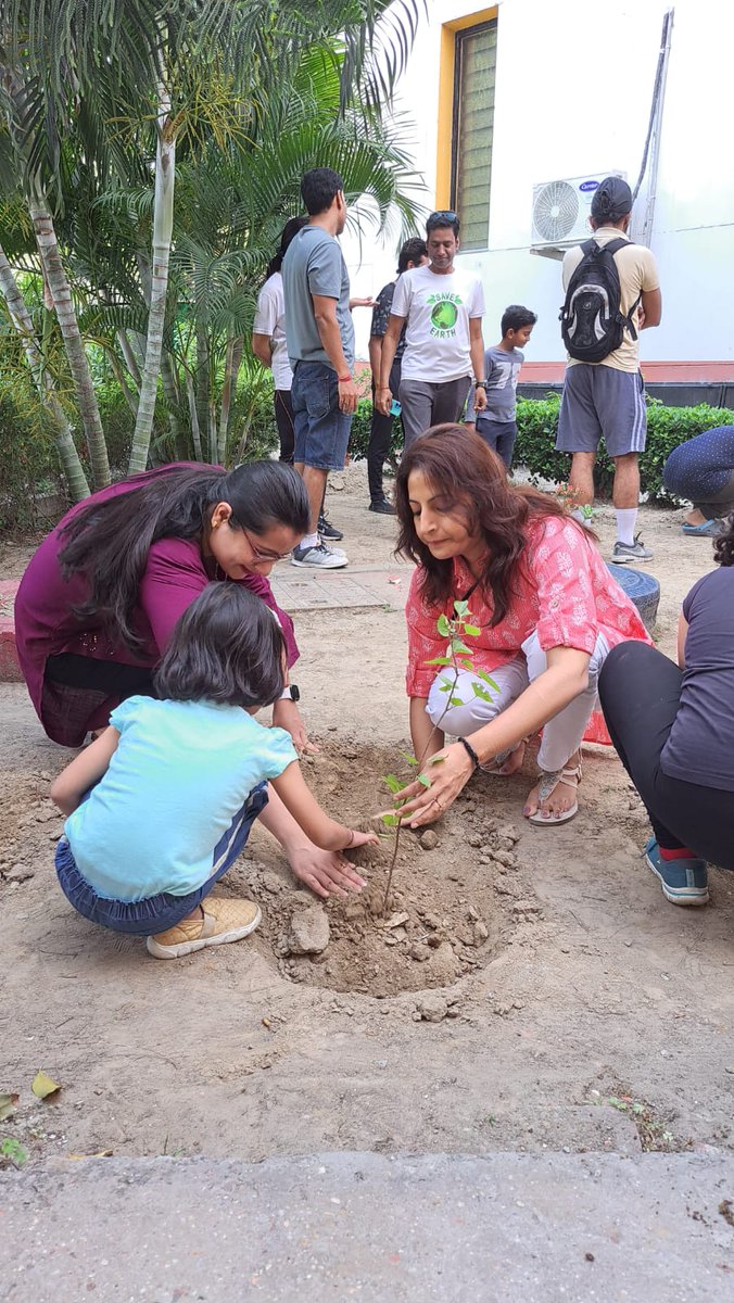 neha0482's tweet photo. Happy 🌍 Day to all! Invest in our planet. #cambridgelearners #EarthDay23 #eachoneplantone @cambridgewing @IprmGrp @RitaSingh0210 @Anupam_Sharmaa @akmittals @AboutImpact @sdgchoupal @_WeRiseTogether @Neelam0772 @IamBalashan1980 @learnwithcomics #planetearth @gupta_anju9 #mybit https://t.co/7RztFEaQcY
