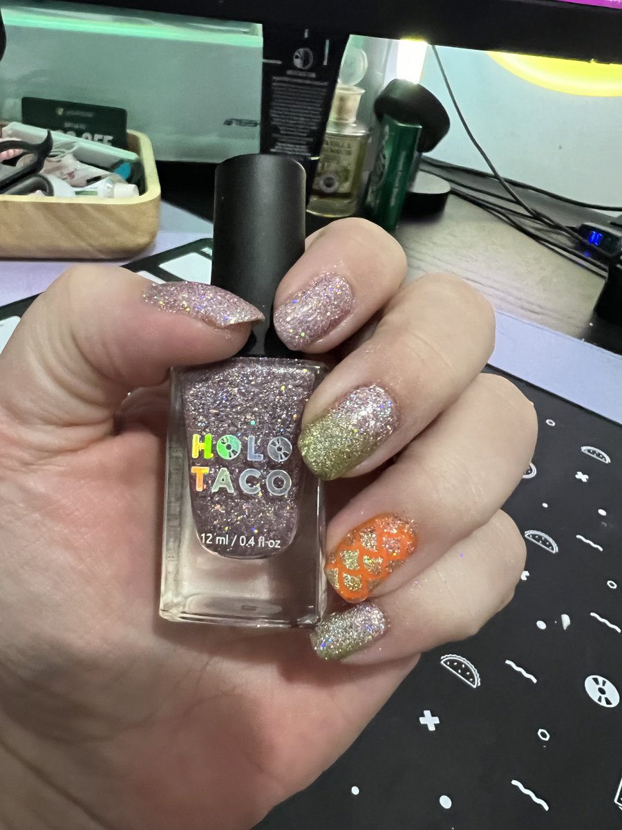 ZenadraPlays's tweet photo. Funky mermaid nails #holotaco with my absolutely favourite polish #menchiethecat so much cuteness https://t.co/IeWxFLsHs0