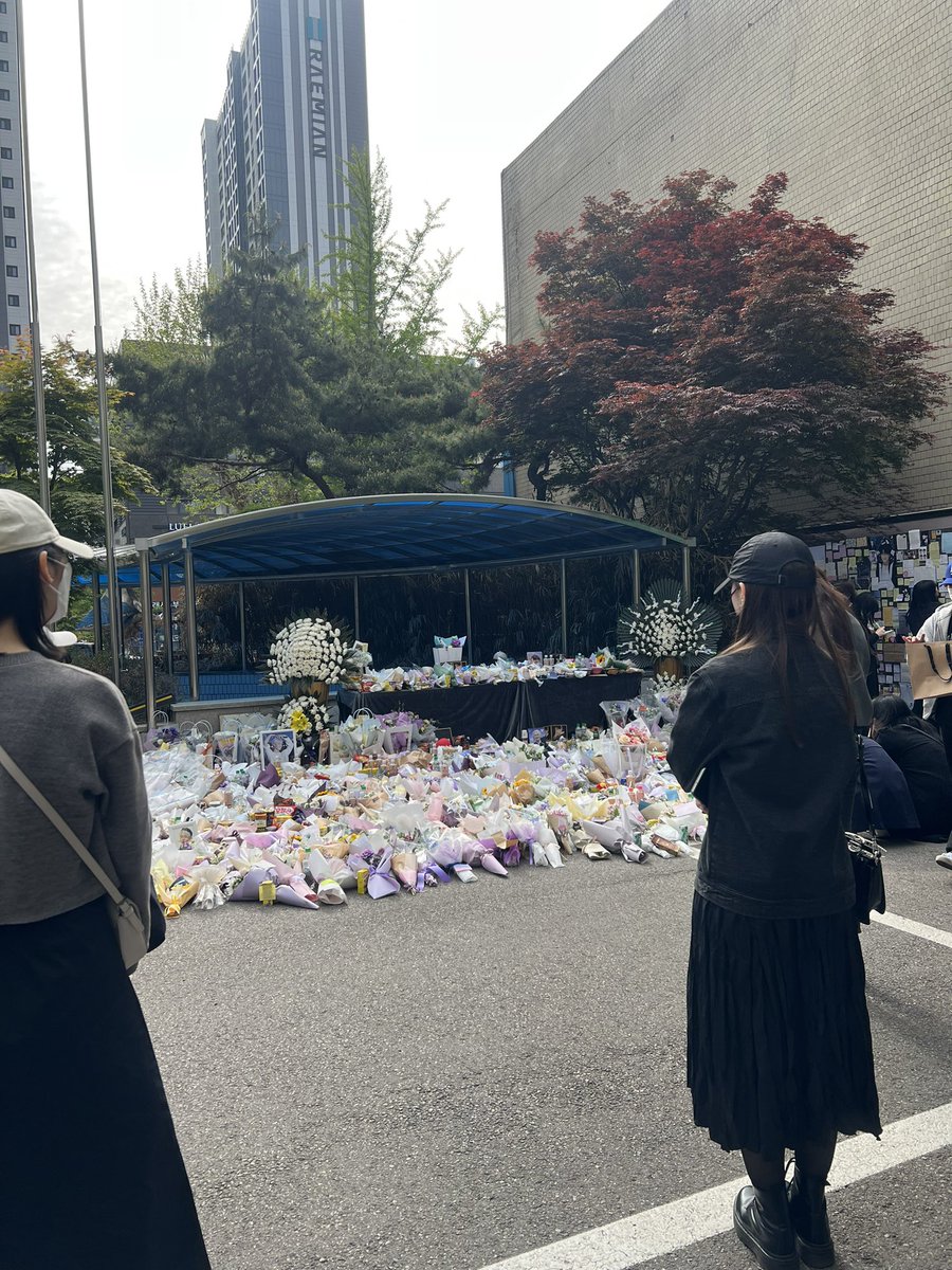 sorry I was a little late.... 
came to say goodbye to you one last time... 
still can't believe it..

I'm sorry and rest in peace.