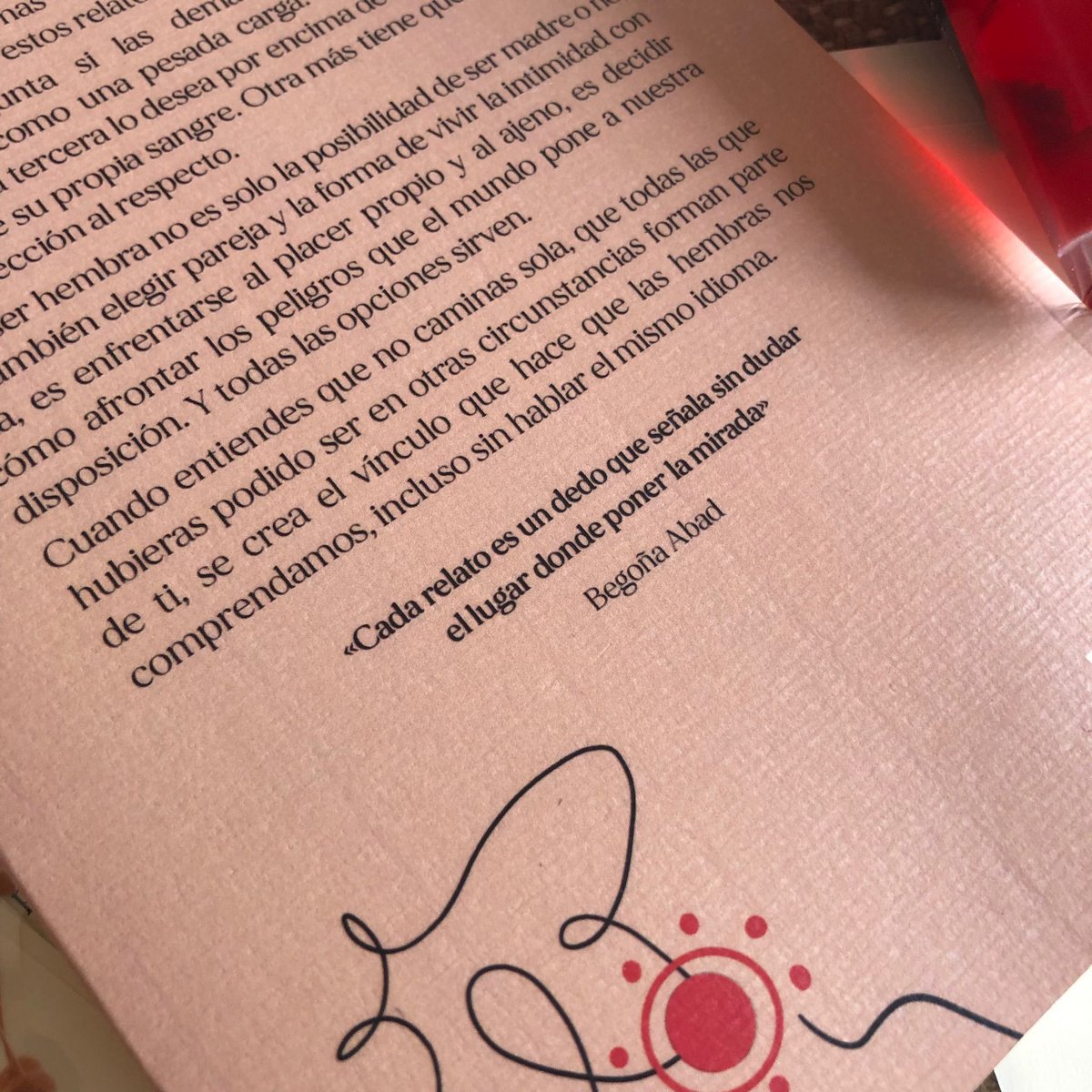 8HEMBRAS's tweet photo. @kalisdice #HembrasElLibro es una obra coral que hemos creado entre 8 autoras, una ficción literaria compuesta por treinta relatos y microrrelatos de estilo muy heterogéneo. 
Ser •Hembras• 
es decidir cómo afrontar los peligros y todas las opciones sirven ¡¿Todas?!
https://t.co/gpnSklYemv https://t.co/cmtG5OAc9L