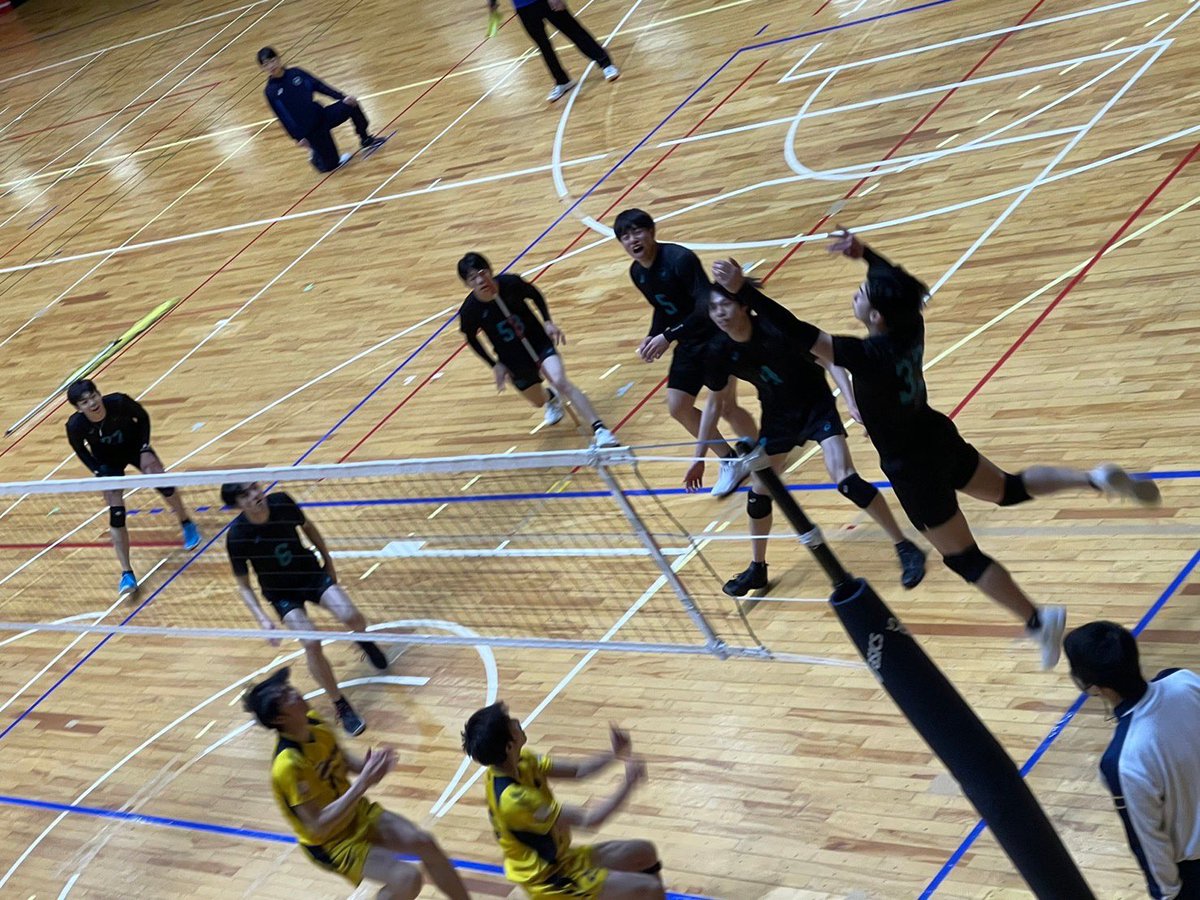 春季リーグ5戦目
山梨学院大学○3-1●中央学院大学

1.2セット目は、相手のスパイクを上げることができ、ミスも少なくセットを取ることができました。3セット目は、サーブミスから自分たちが崩れてしまいセットを取られてしまいましたが、4セット目では、修正することができ、勝つことが出来ました。