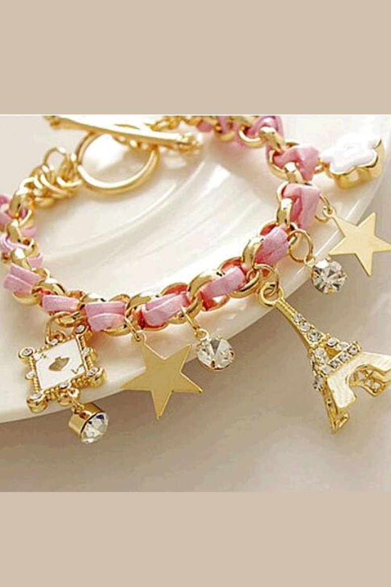 VembleyFashion's tweet photo. My hands felt lonely for a while. But then #Vembley's Charm #bracelet came and filled the void Forever.
https://t.co/Im7XbG1Tpi https://t.co/UdpKXSxFHd