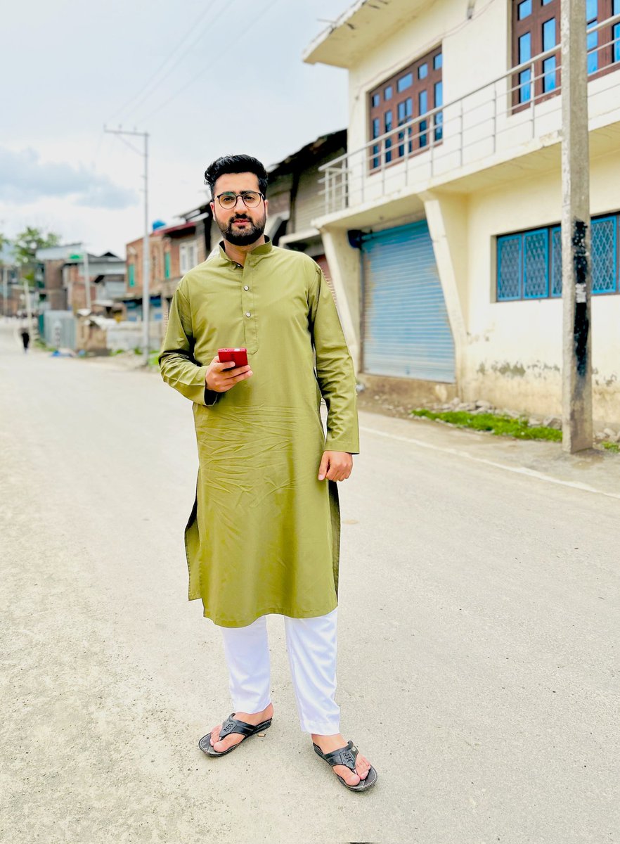 masroufbhat1's tweet photo. EID MUBARAK! https://t.co/nBH9IUro2t