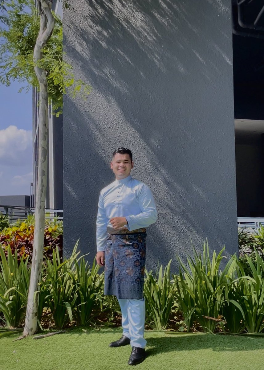 zafranmustafa's tweet photo. Twitter saw it first. 

Selamat Hari Raya Aidilfitri, Maaf Zahir &amp; Batin. 🤍 

#TeamLightBlue https://t.co/Xdn5zktz1h