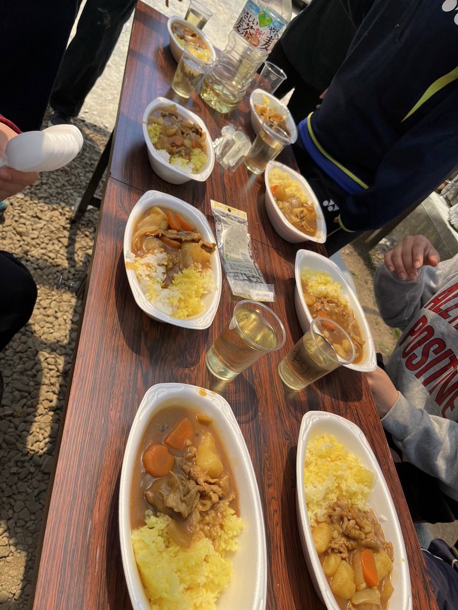 みなさんこんにちは！！
本日は、お世話になっている方から田んぼをお借りして、サークルで作っているお米｢和米｣の苗を育てるための苗箱を設置しました！！

お昼は美味しいカレーやお味噌汁を振舞っていただきました！🥳
貴重な経験をさせていただきありがとうございます！

 #長野大学