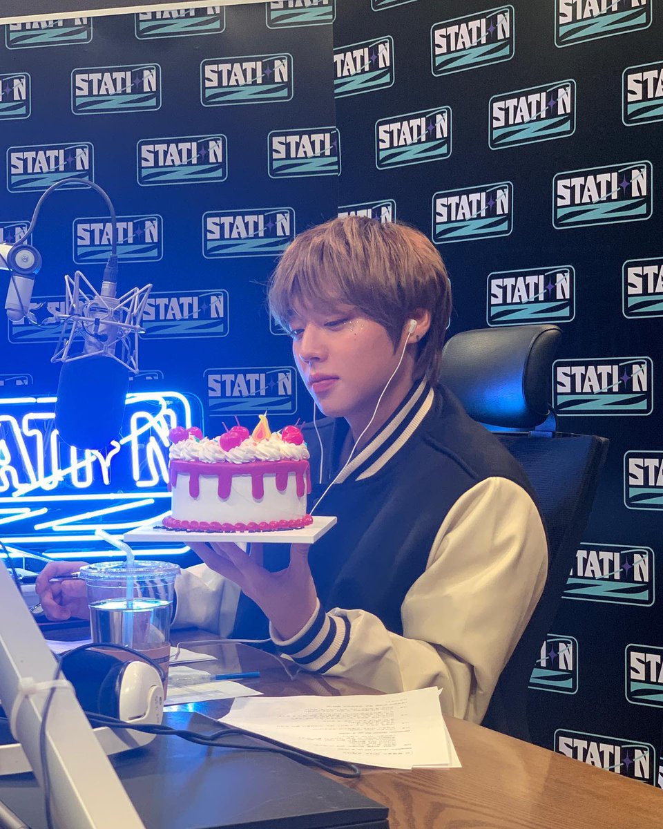 mp4pjh_v's tweet photo. 이벤트 장인 ���테이션Z 제작진 분들 🥹🫰🏻🎂 https://t.co/cfjz2y4Q7q