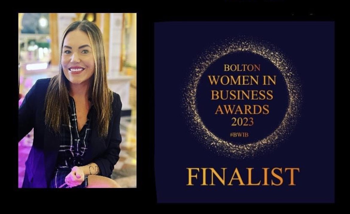 Jen_Lou_Salmon's tweet photo. I work my arse off I split myself in half for folk. Tonight we will see if I get the award. I feel so proud and privileged to be nominated never mind a finalist !!!! Keep your fingers crossed #finance #mortgages #woman #femaleadvisor https://t.co/3Dg4KGr9rR