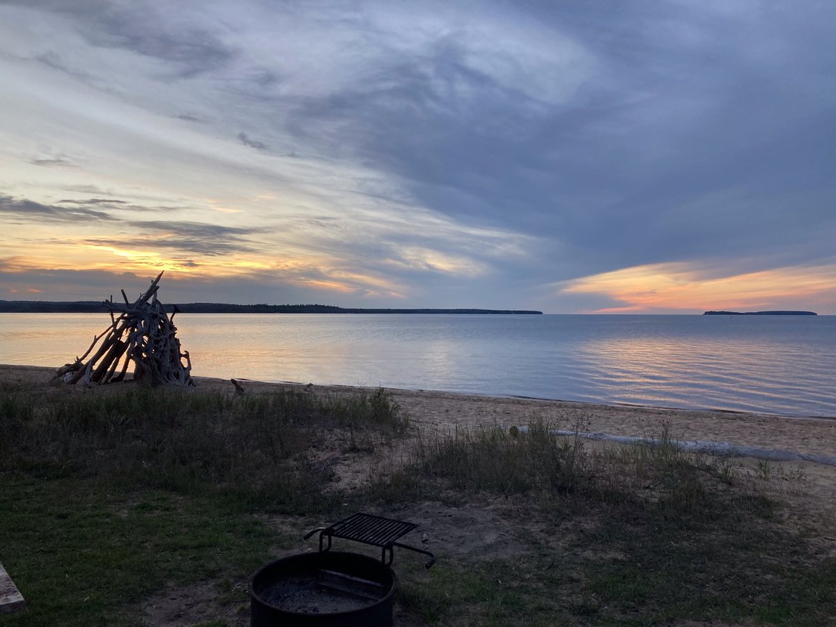 Michiganography's tweet photo. #EarthDay2023 

This sceptered isle, 
This earth of majesty...
This other Eden, demi-paradise, 
This fortress built by Nature for herself...this little world, 
This precious stone set in the silver sea...
This blessed plot, this earth, 
this realm, 

this Michigan. https://t.co/RbbjFLopfg