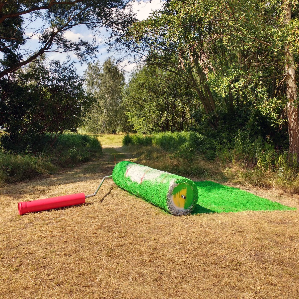 aidagomezinfo's tweet photo. Sometimes the grass is greener on the other side, because it´s fake #EarthDay2023 

2019 @MS_ARTVILLE @DOCKVILLE 

https://t.co/6lkmDnMift

#artivism #aidagomez #urbanart #landart #streetart #bigroller #fakegreengrass #EarthDay https://t.co/PWWa2G8wKy