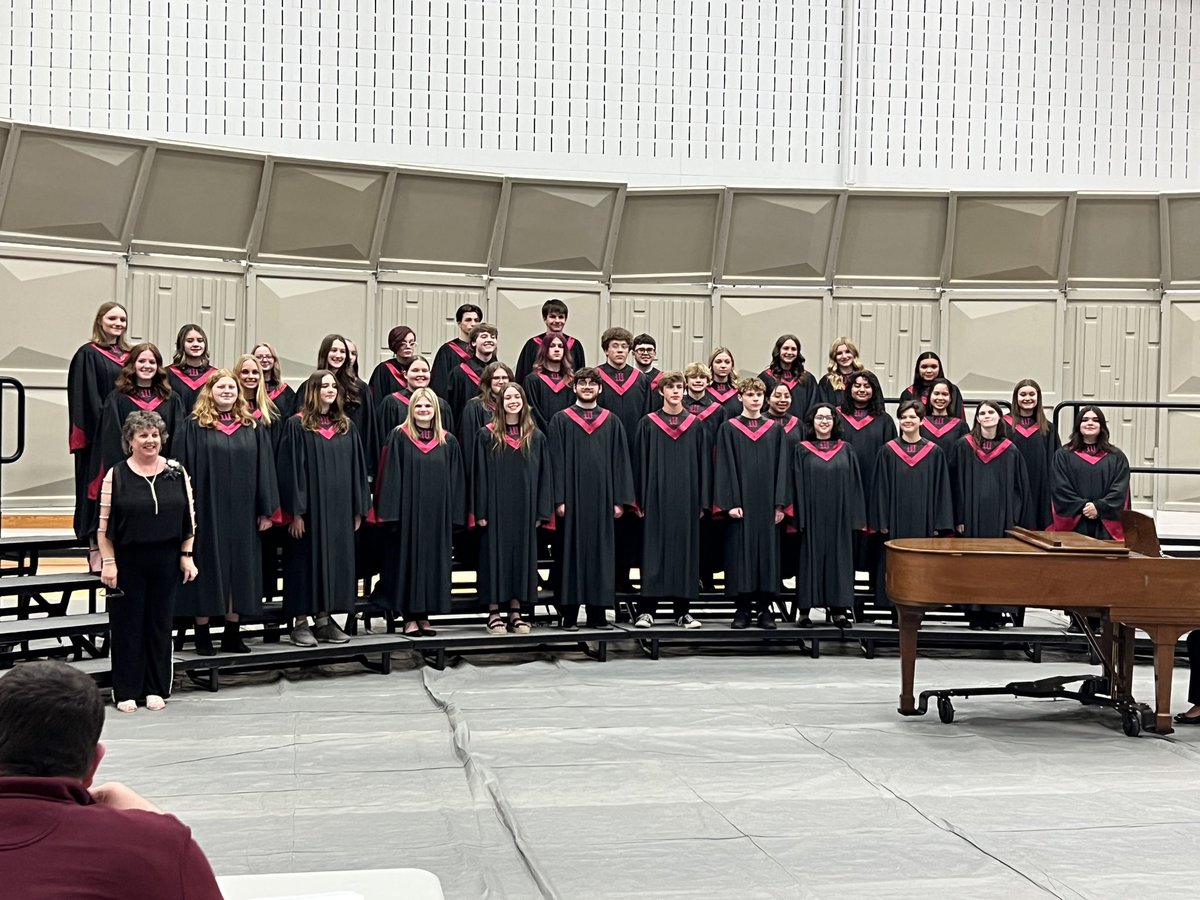 WillardFlashes's tweet photo. 🎵🎵 Congratulations to our Symphonic Choir who earned a Number 1 rating at State Large group contest last night 🎵🎵 #flashespride https://t.co/tkAmaIAQyu