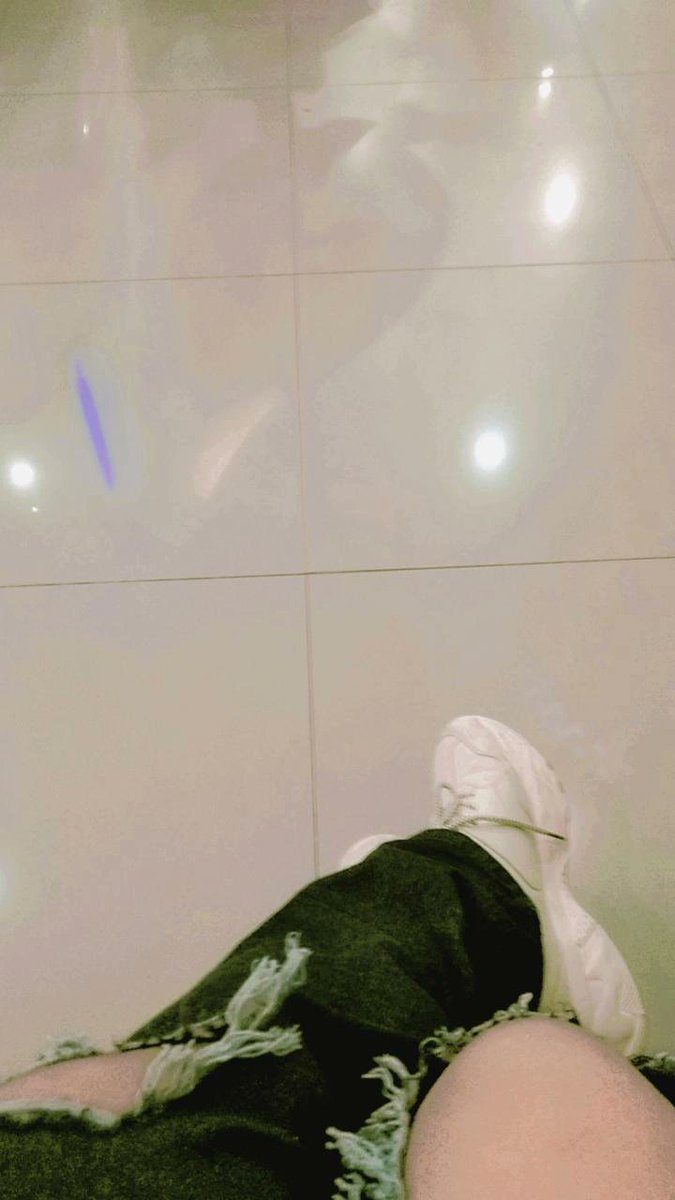 SThithasn's tweet photo. ก็ไม่ได้น่ารักเท่าเมียมึงนิอีกระหรี่หีนมอมชมพู 😒 https://t.co/z2Wh9AIaBx