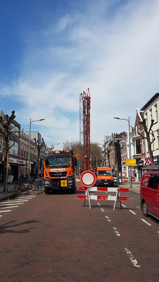 KarinPadmos's tweet photo. #tismaardatjulliehetallemaalweerweten
#Zwartjanstraat is gedeeltelijk afgesloten op 21-4 en 15-5
We mogen nu vanaf de #roderijselaan zowel links als rechts de #bergweg op.
#zware #werkzaamheden 😎 er word duurzaam gebouwd.
@rotterdam https://t.co/4sLhAv8Ybt