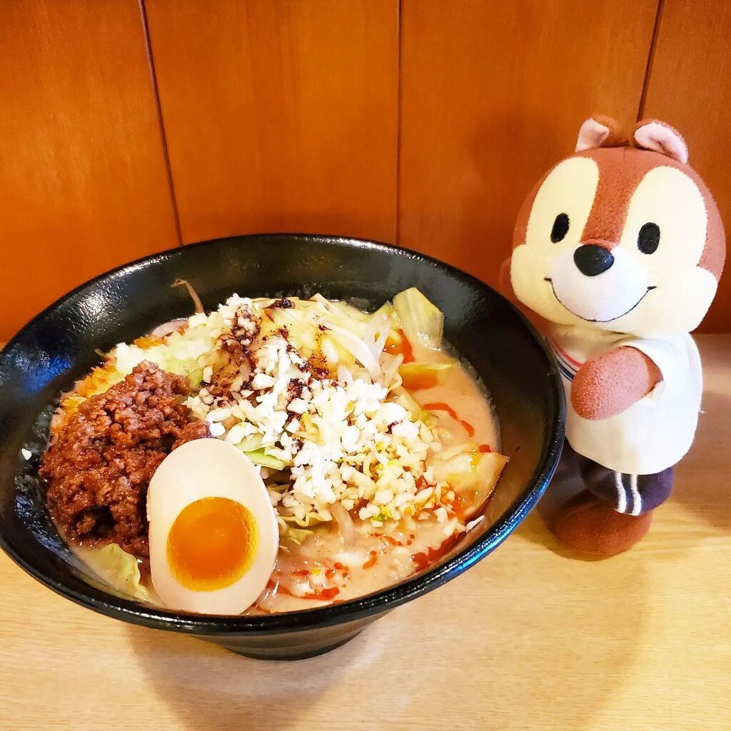 taro66040754's tweet photo. 『チップさんと担々麺』

辛さ選べるので鬼にはならなかった(´･ω･｀)

#ぬいもーず
#ぬい撮り
#ぬいどり
#ぬいぐるみ
#ディズニー
#Disney
#チップ
#鬼の担々麺
#担々麺 https://t.co/Grw2m4KfZK