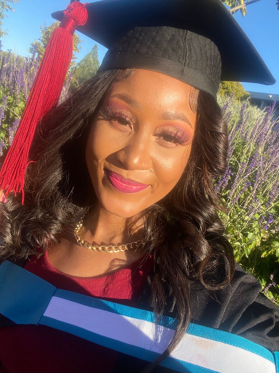 Nthabi_z's tweet photo. UfsGraduation2023 👩‍🎓👩‍🎓 https://t.co/Jt9McZUnFL