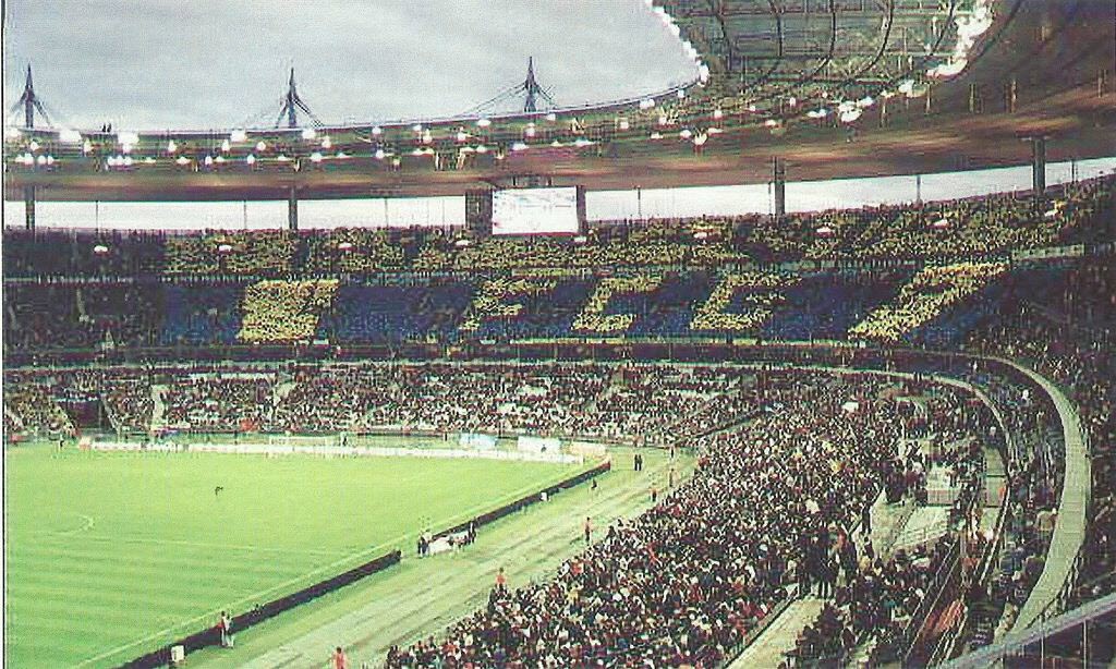 FCGueugnon_Off's tweet photo. 🏆 𝙅𝙤𝙮𝙚𝙪𝙭 𝟮𝟮 𝘼𝙫𝙧𝙞𝙡 𝙖̀ 𝙩𝙤𝙪𝙨 𝙡𝙚𝙨 𝙨𝙪𝙥𝙥𝙤𝙧𝙩𝙚𝙧𝙨 𝙛𝙤𝙧𝙜𝙚𝙧𝙤𝙣𝙨 ! 🟡🔵

Revivez cette journée pleine d'émotions d'il y a 23 ans avec notre série Youtube « Indétrônables » : https://t.co/uJcOKNnHnF 

#ForgeronFamily https://t.co/S6TTfku51G