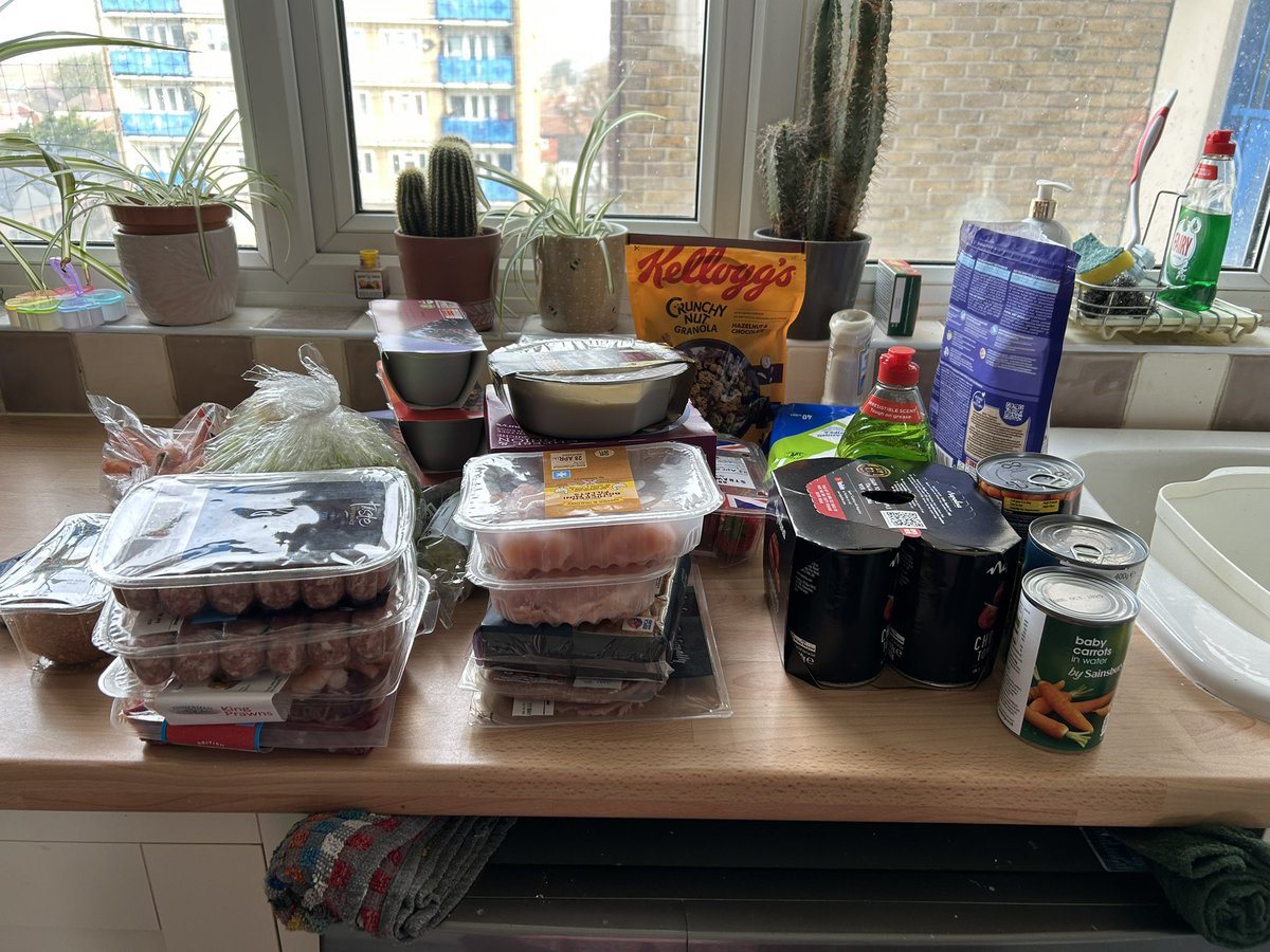 ToniJudge's tweet photo. @sainsburys - why so many plastic bags with so little shopping? 🤬 https://t.co/1lm4gGyW3s