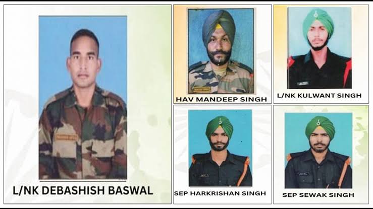 ManishY28858775's tweet photo. Very sad news #PoonchAttack 5 army soldiers death😞.  May God give peace to his soul and wish to take care of his family. Salute brave soldiers🫡.
#Rip
#PoonchTerrorAttack 
#IndianArmy 
#government 
#punchattack 
#punjab
#sadnews https://t.co/1Oy0TLZJa7