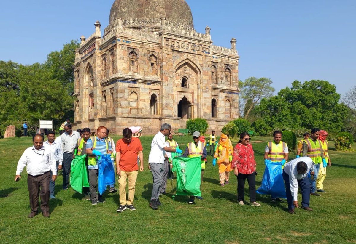 tweetndmc's tweet photo. On the occasion of #worldearthday2023,
#NDMC Swachhta Team organised a Plogging & Sanitation Drive with morning walkers, joggers and visitors at Lodhi Garden, New Delhi today.
#G20India
#SwachhSurvekahan2023
#BanonSingleUsePlastic
#SmartCityNDMC
@DeepaAthlete https://t.co/OsoSUtqKO6