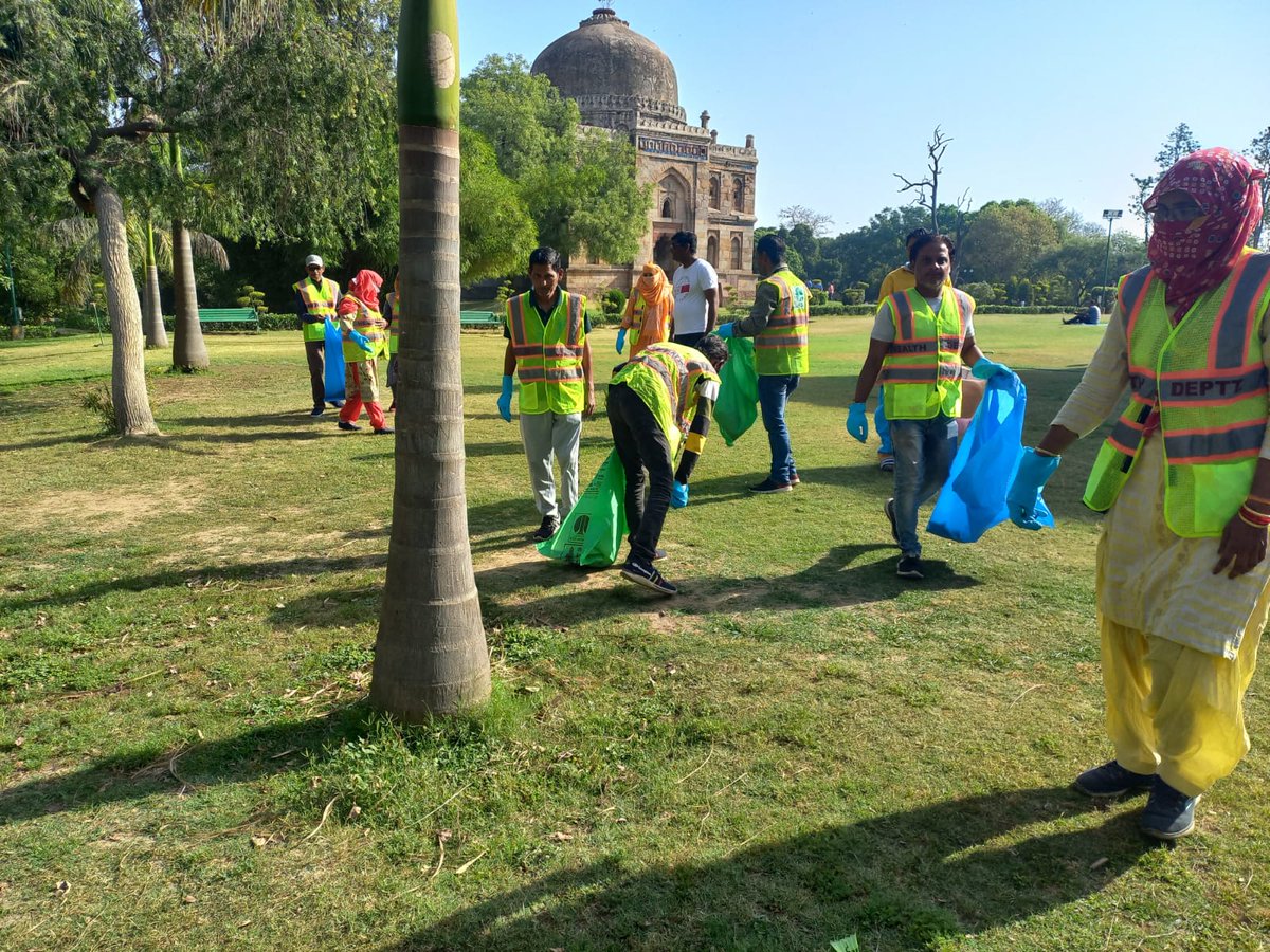 tweetndmc's tweet photo. On the occasion of #worldearthday2023,
#NDMC Swachhta Team organised a Plogging & Sanitation Drive with morning walkers, joggers and visitors at Lodhi Garden, New Delhi today.
#G20India
#SwachhSurvekahan2023
#BanonSingleUsePlastic
#SmartCityNDMC
@DeepaAthlete https://t.co/OsoSUtqKO6