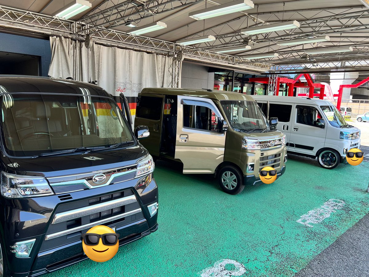 TRIALosaka's tweet photo. #アトレー が仲良く3台 #レカロシート のお取付です♪
両端の2台はお友達で愛媛県から御来店頂きました😄
真ん中の方は愛知県からの御来店です😄
皆様遠い所本当に有難う御座います❗️
アトレーには #SR7F が人気のようですね😍
#TRIALOsaka #RECARO https://t.co/fPzsaoE0ts